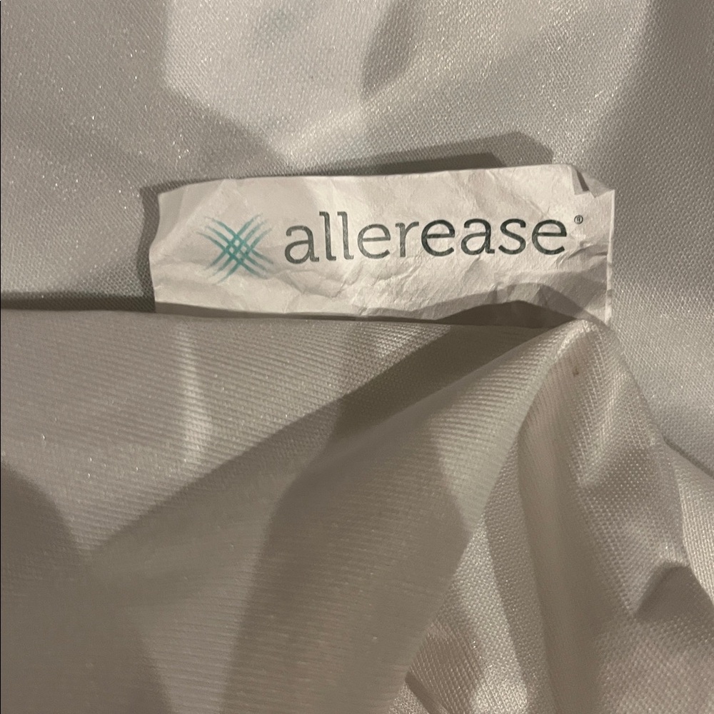 Allerease Queen mattress Protector